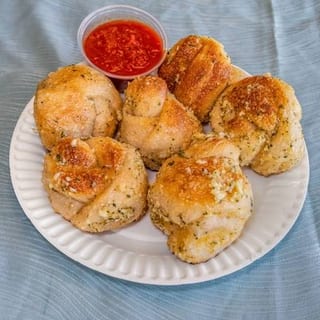 1 GARLIC KNOT